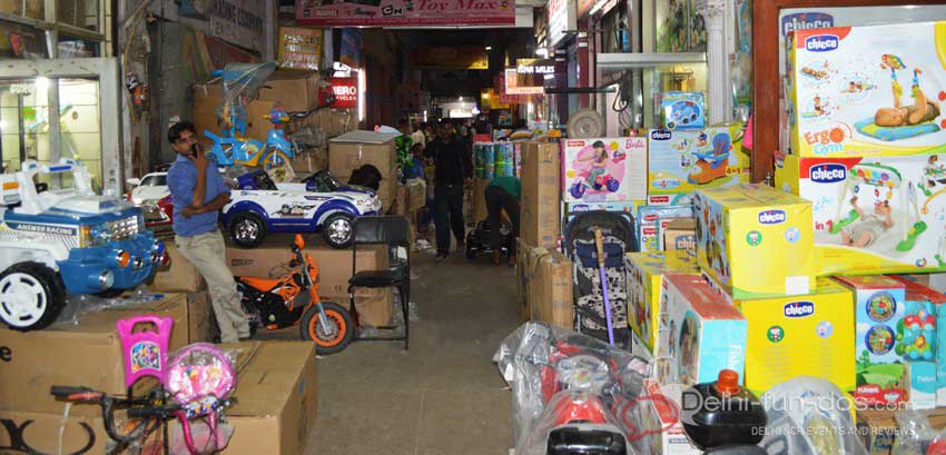 toy market in karol bagh