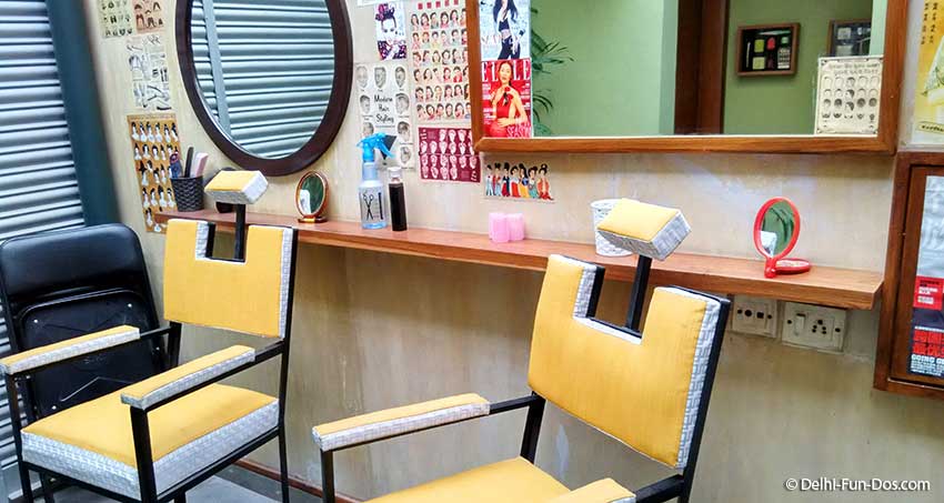 The décor, we guess, is on the lines of a lane in an Asian flea market and the barber’s set in front of the wash rooms are oh so cool! The place is smallish and that may be a bummer if you have a noisy party seated close by.