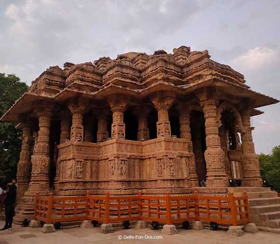 the architecture of modhera surya mandir